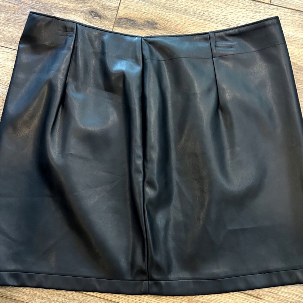 Abercrombie & Fitch Vegan Leather Mini Skirt Womens L Black Academia Punk EUC